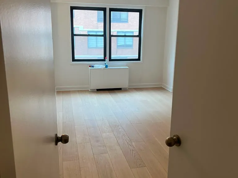 520 E 81st St #9L — Photo 3