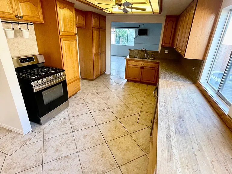 1242 Lyman Ave — Photo 8