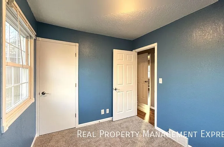 808 S Glendale Ave — Photo 6
