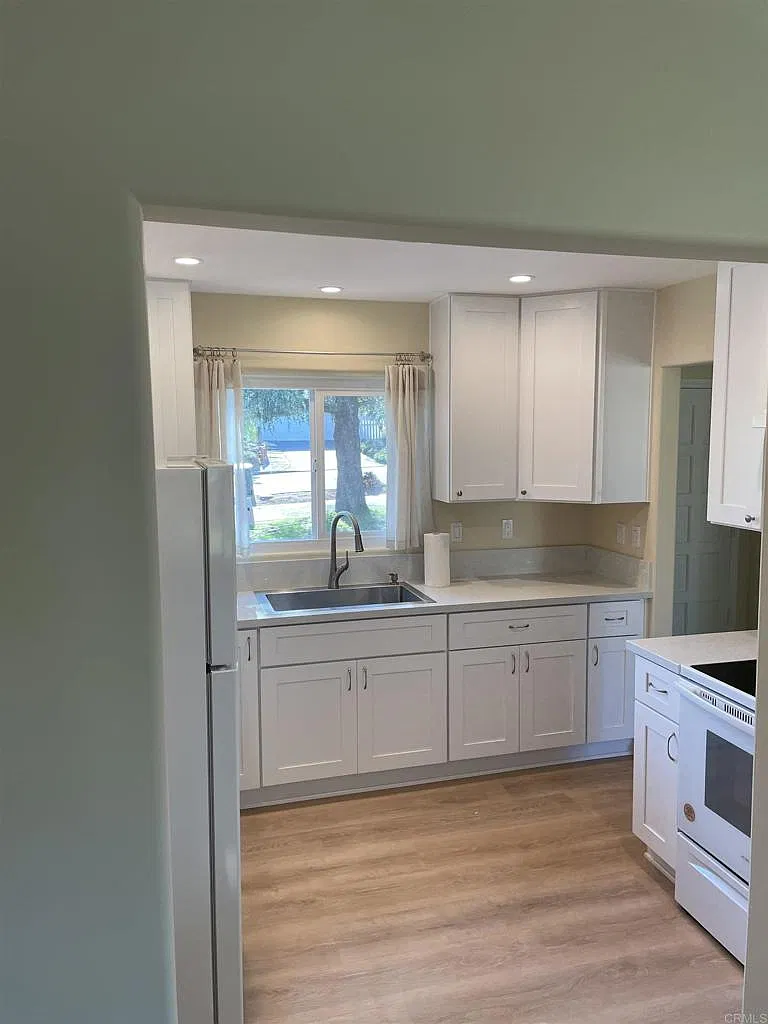 3 bed, 1180 sqft, $3,200 — Photo 4