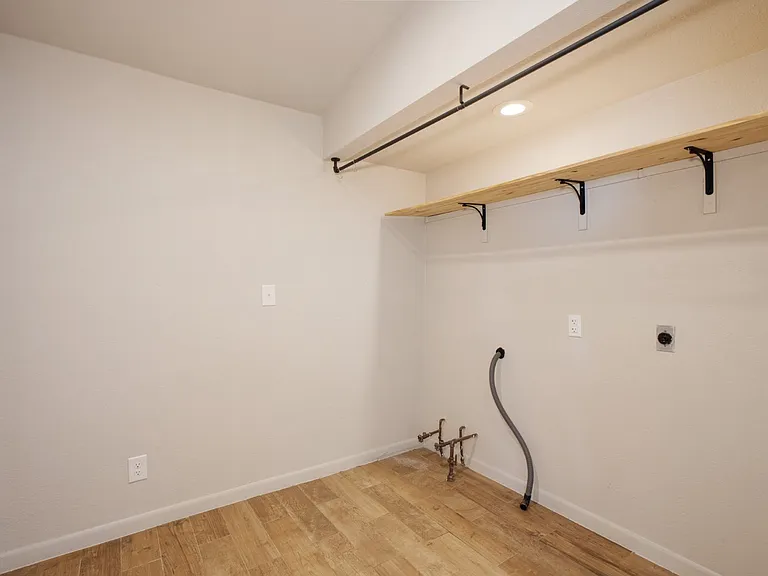 431 Irvington Dr — Photo 25