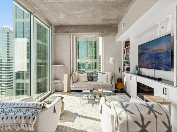 415 Church St APT 1802, Nashville, TN 37219
