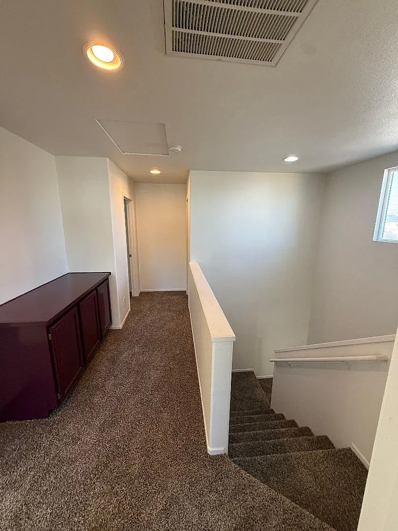 4 bed, 2.5 bath, 1870 sqft, $4,300 — Photo 4