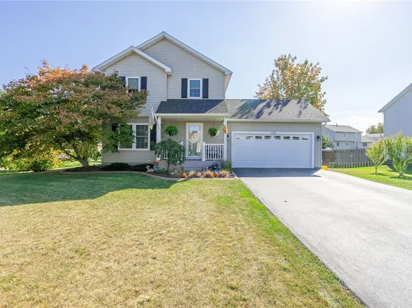 127 Delaina Rose Cir, Brockport, NY 14420