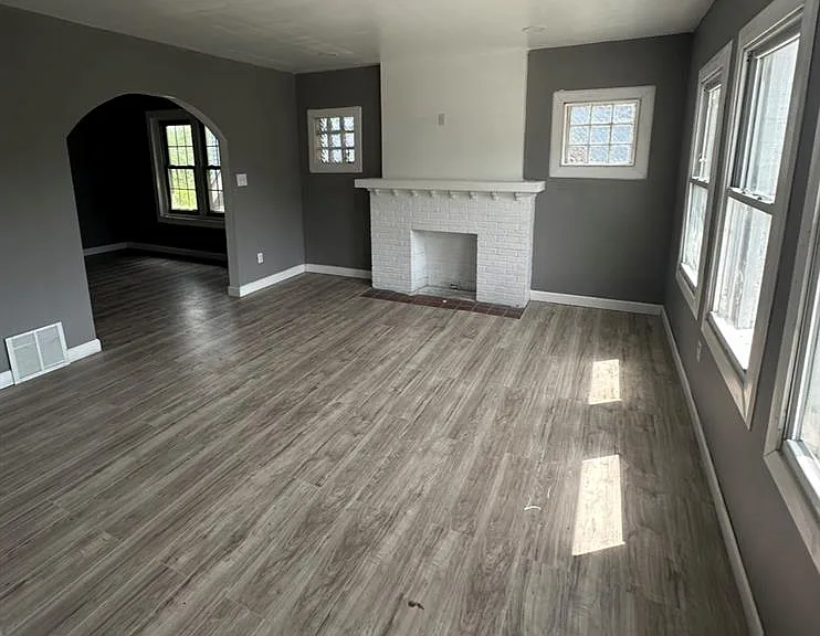 3220 Gladstone St — Photo 2