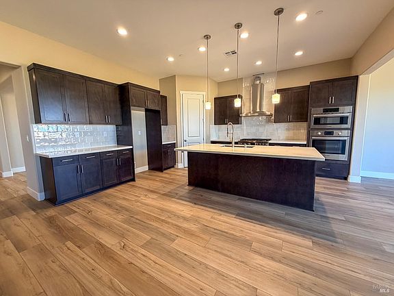 4th image of 404 Beyers Street