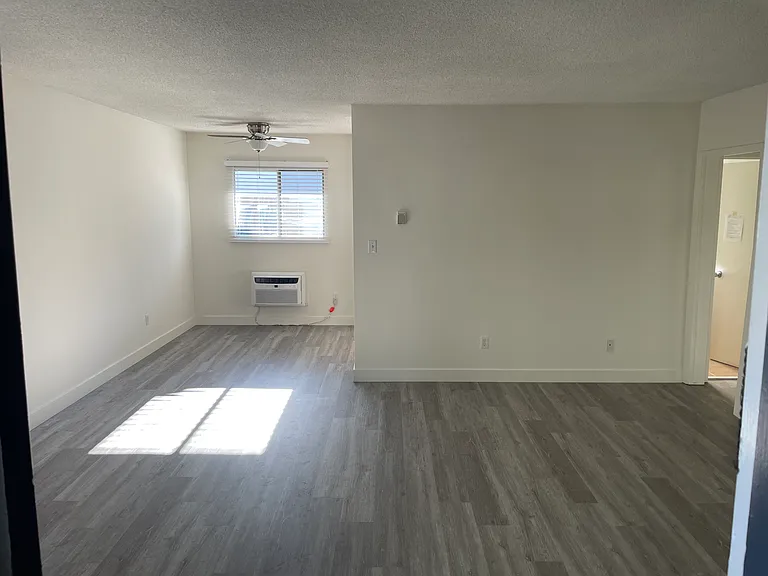 1031 Arcadia Ave — Photo 3