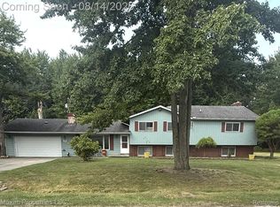 2595 Evergreen Ln, Port Huron, MI 48060