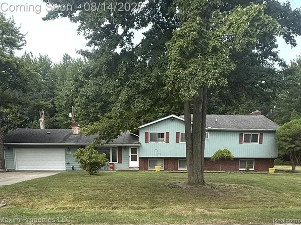 2595 Evergreen Ln, Port Huron, MI 48060