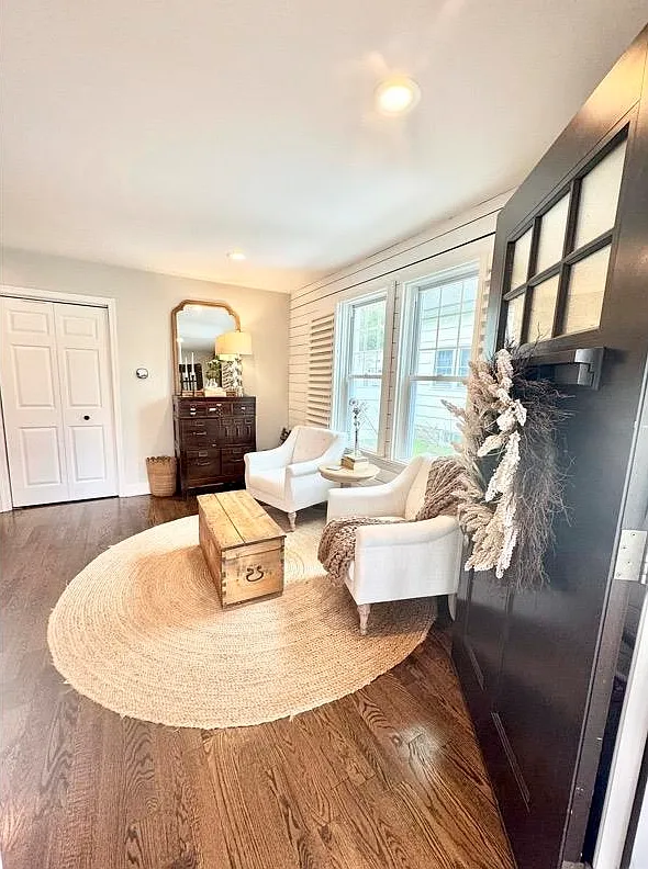 3 bed, 2.0 bath, $4,950 — Photo 3