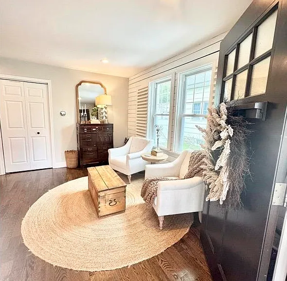 20 Colonial Rd — Photo 3