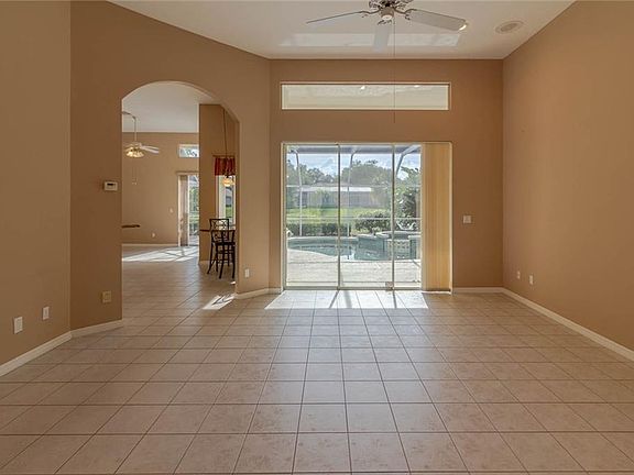4th image of 833 SW Lighthouse Dr