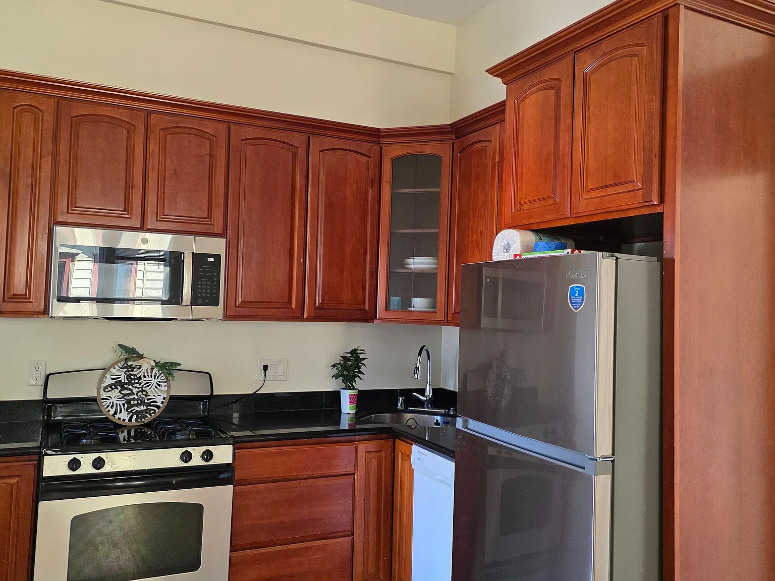3 bed, 1.5 bath, 1100 sqft, $1,590 — Photo 3