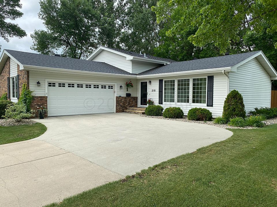 1st image of 218 S 38th Ave