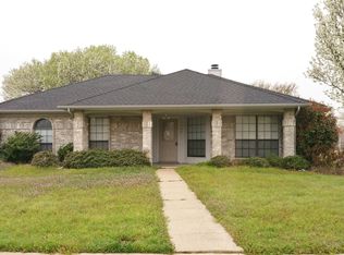 1586 Autumn Breeze Ln, Lewisville, TX 75077