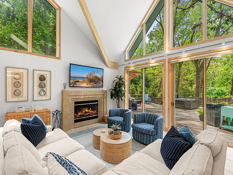 4095 Birchmont Trl — Photo 2