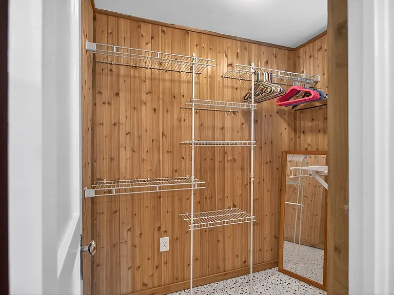 131 S Willow St — Photo 16