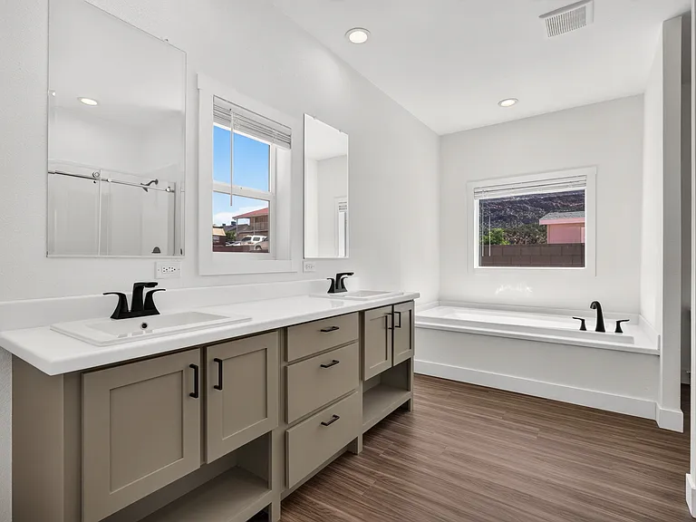 470 E Jessop Ave — Photo 6