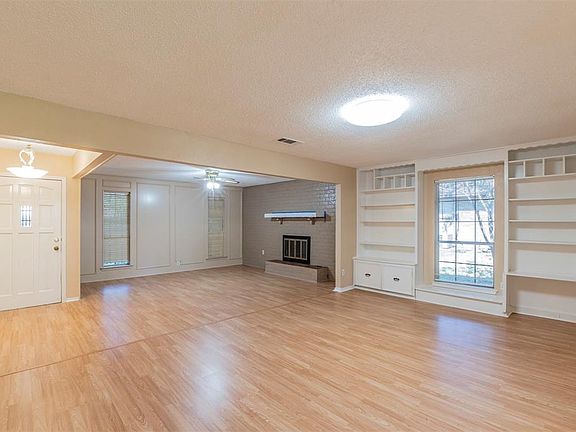 2nd image of 909 Easter Dr