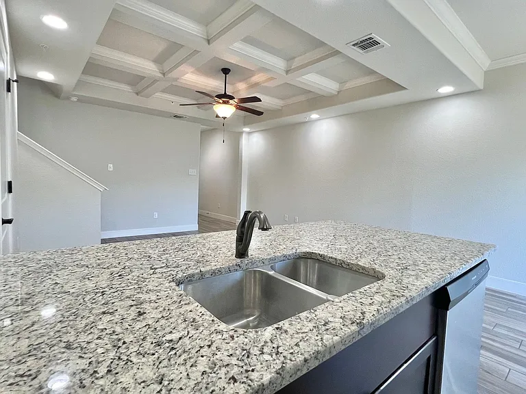 6310 Melanzane Ave #3 — Photo 8