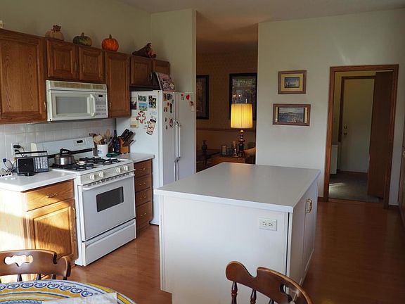 3rd image of 1365 Edinburgh Pl NE