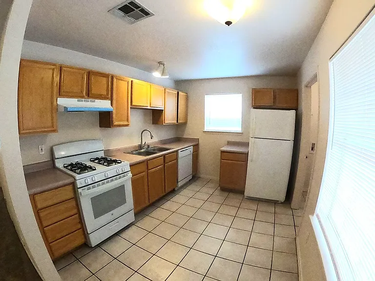 2225 Bex St — Photo 3