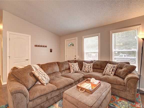 5th image of 4011 19th Street Pl SE