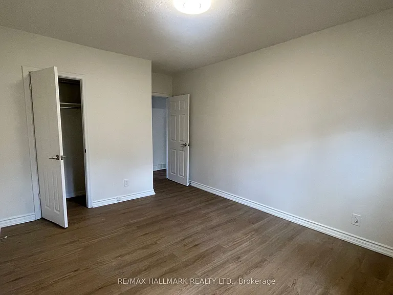 116 Cartier Cres #MAIN FLOOR — Photo 11