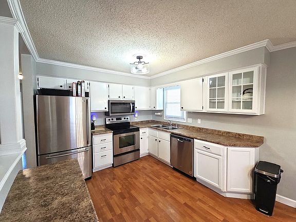 4th image of 1322 Calvin St