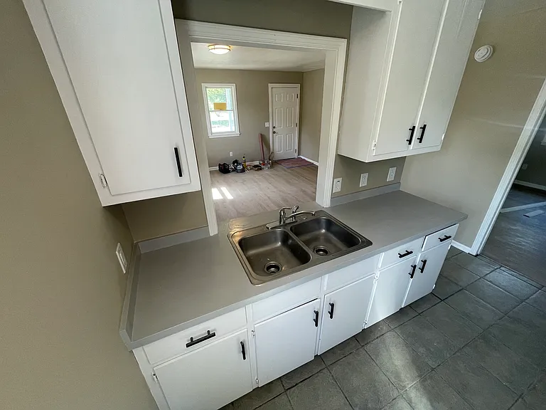 521 Swann St — Photo 8