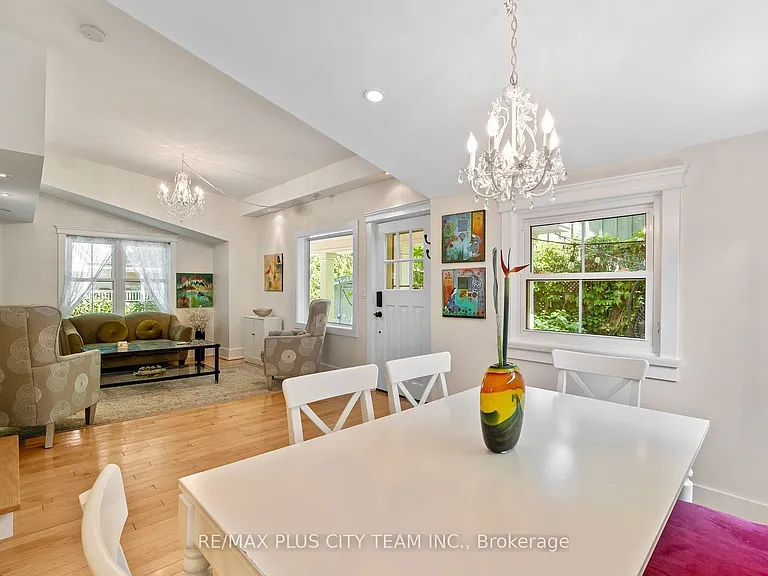 4 Wyckliffe Ave — Photo 6