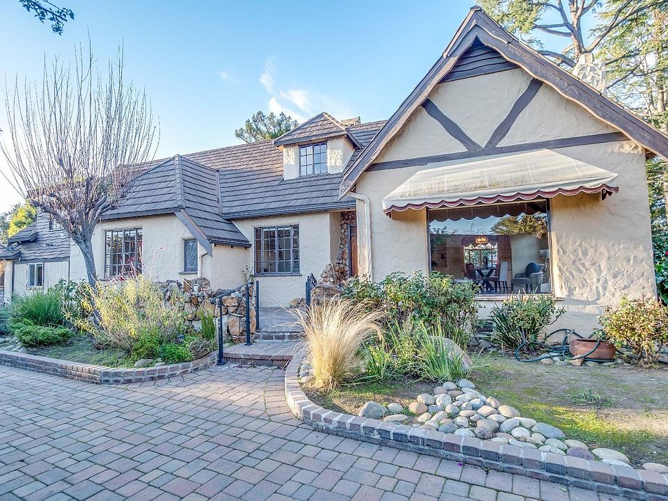 1st image of 308 Crest Dr
