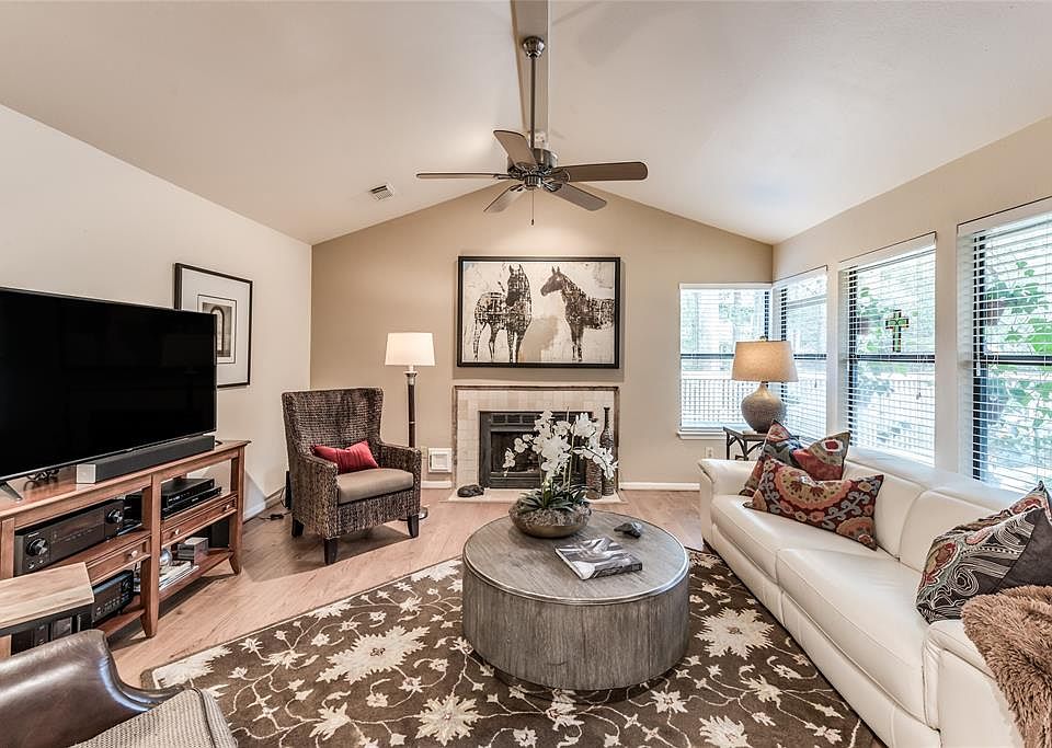 This end Unit with 3 bedroom, 2 1/2 bath, primary down and beautiful large garden is a must see. Located in Grogan's Mill close to I-45, Market Street, the Woodlands Mall and everything The Woodlands has to offer.