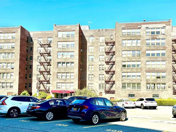 209-39 23rd Ave #6, Bayside, NY 11360