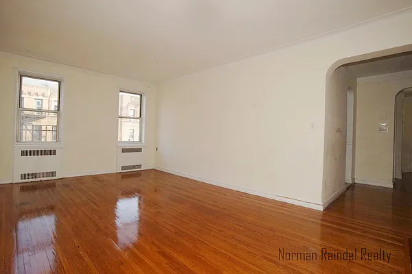 Rented by Norman Raindel, LREB | media 4