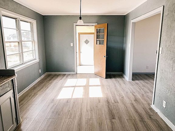 2nd image of 1006 Farm Road 71 E