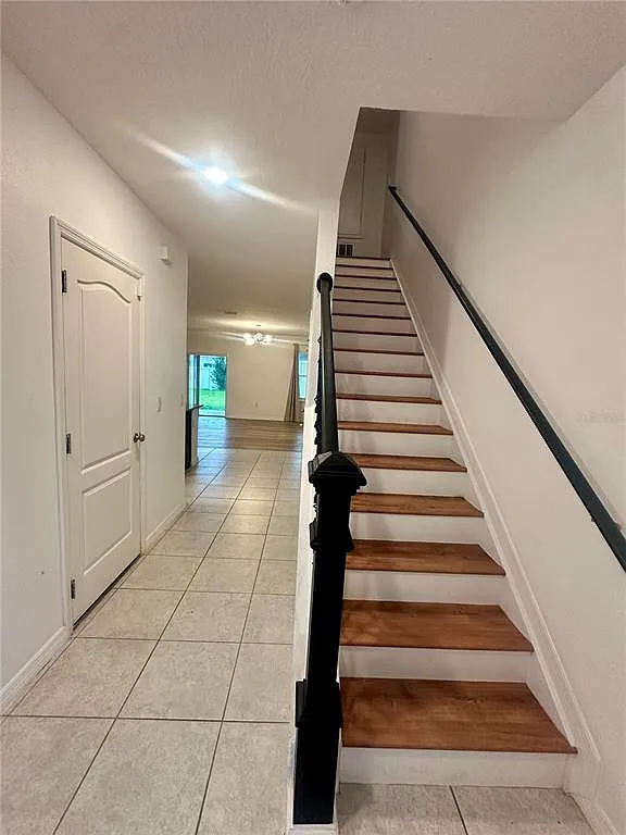 4 bed, 2.5 bath, 2213 sqft, $2,500 — Photo 2