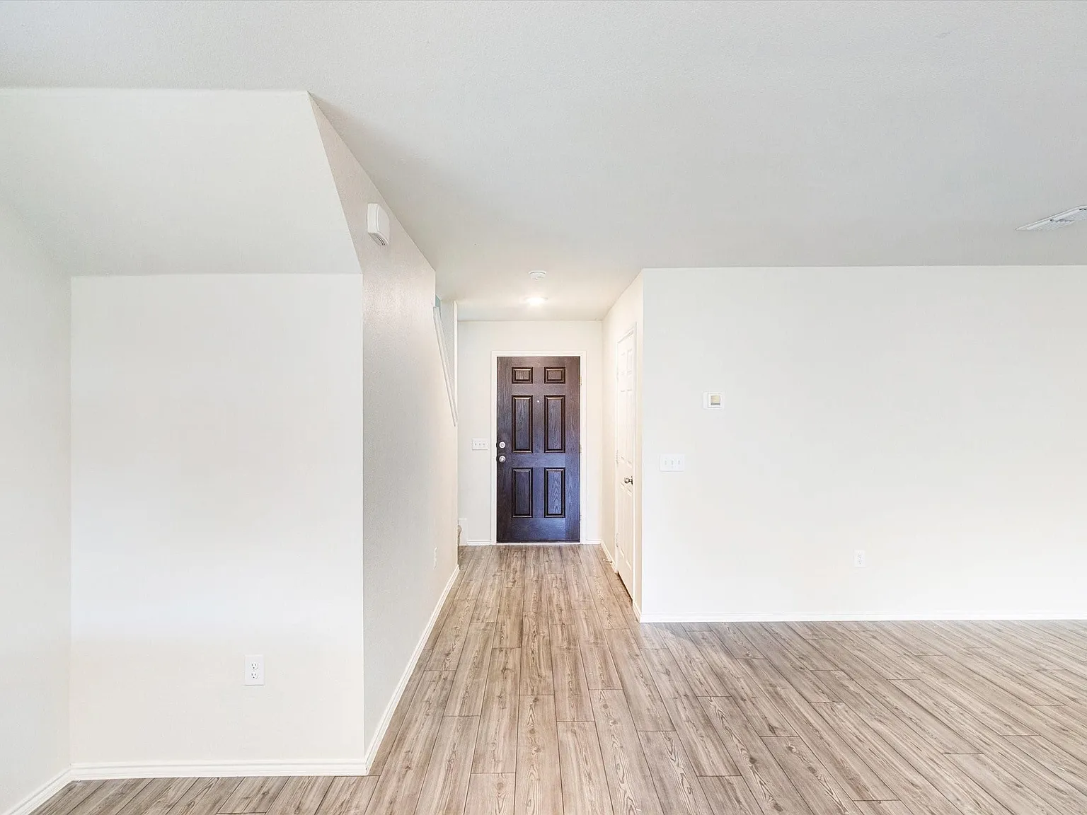4 bed, 3.0 bath, 2032 sqft, $2,200 — Photo 4