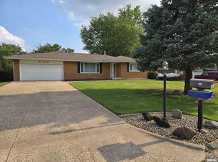 138 Harvester Rd, Canton, IL 61520