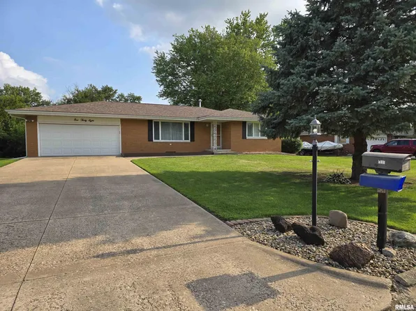 138 Harvester Rd, Canton, IL 61520