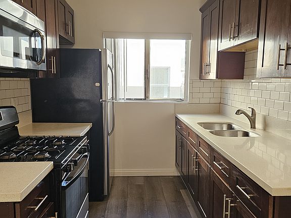 4th image of 5843 Willoughby Ave APT 6