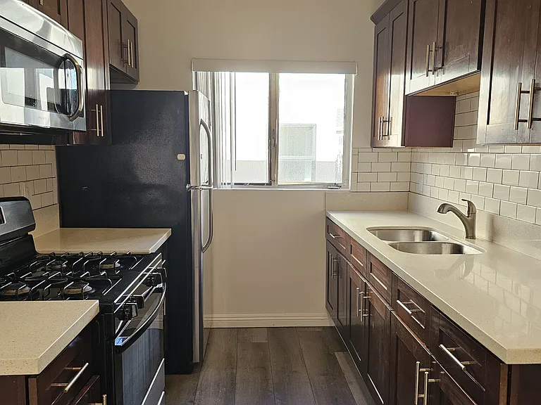 5843 Willoughby Ave #6 — Photo 4