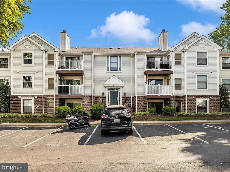 807 Stratford Way #C — Photo 1