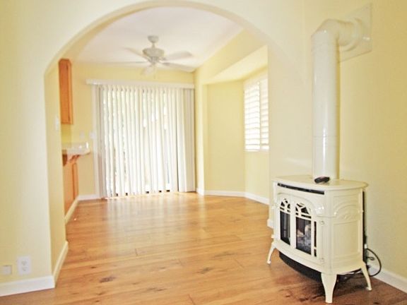 3rd image of 929 Bartlett Ave