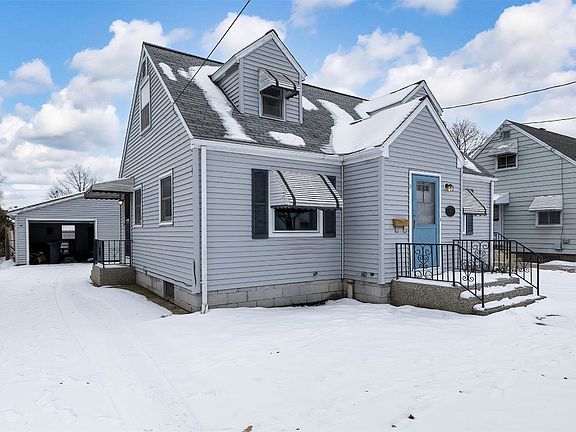 2nd image of 919 Evergreen Dr