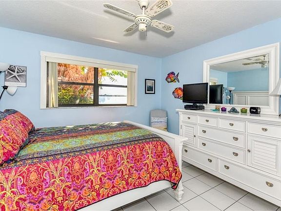 4th image of 3849 Catalina Dr