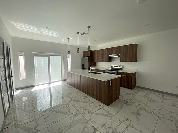 4th image of 1011 Emerald Valley Dr #27D