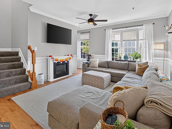 4th image of 228 Tilden Way