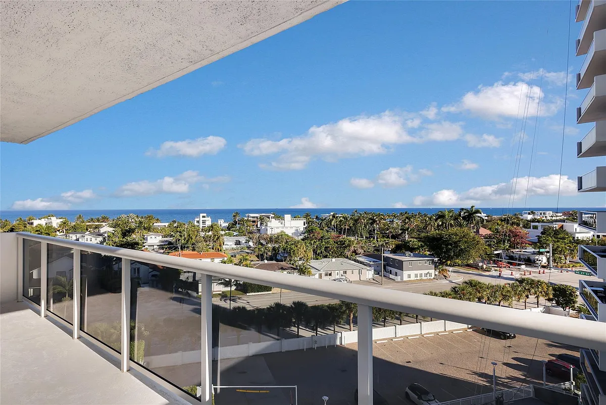 Building Photo - 2715 N Ocean Blvd #7D