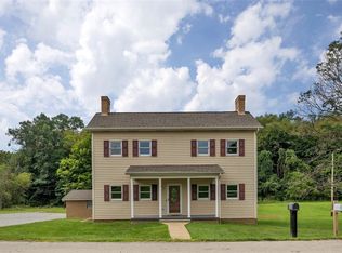 690 Lakeview Dr, Washington, PA 15301